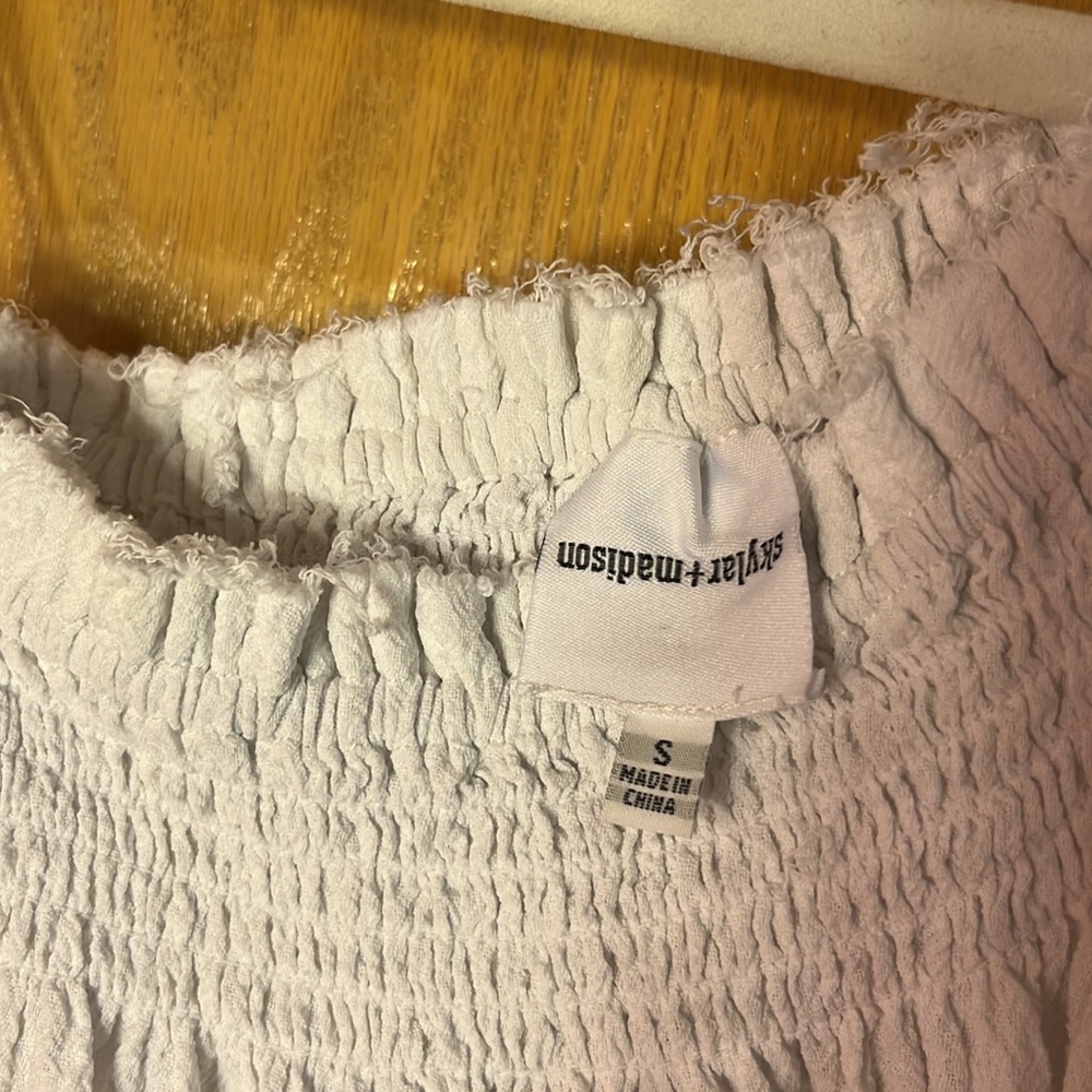 White off the shoulder Skylar + Madison dress sz S 👀 - Picture 3 of 4